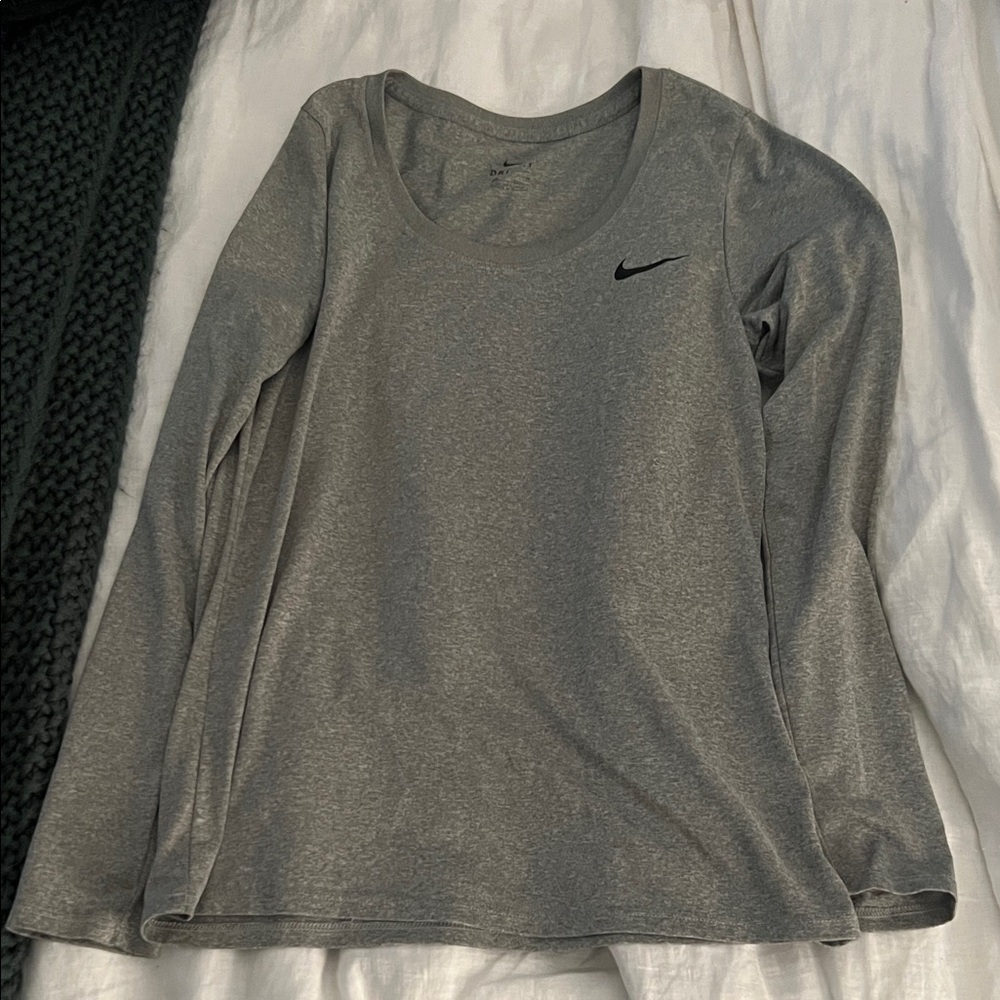 Nike Women's Heather Gray Long Sleeve Tee